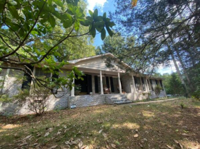 Whole House in Athens, Private, Fenced, Convenient, Close to Downtown
